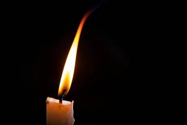 Крупный План Пламени Свечи Черном Фоне — стоковое фото