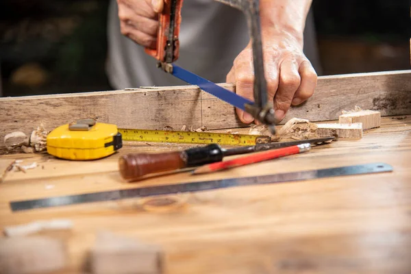 Carpenter Use Iron Saw Cutting Wood — 스톡 사진
