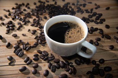 Kahve çekirdekli sade kahve fincanı.