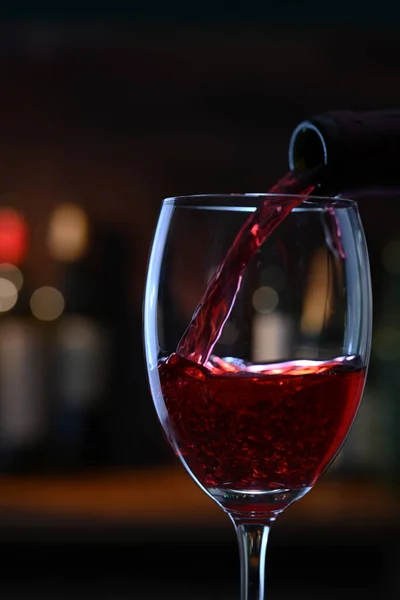 Pouring Red Wine Vertical — Foto Stock