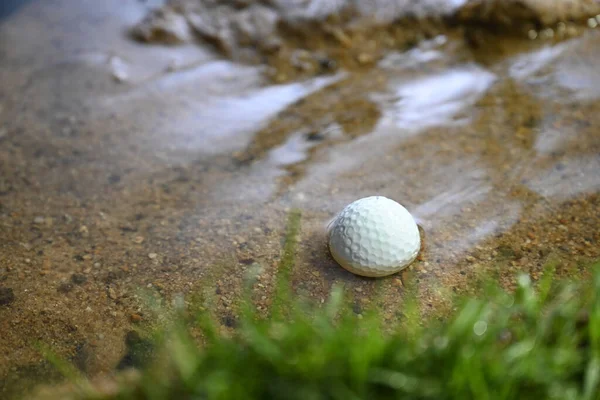 Balle Golf Dans Eau Danger — Photo