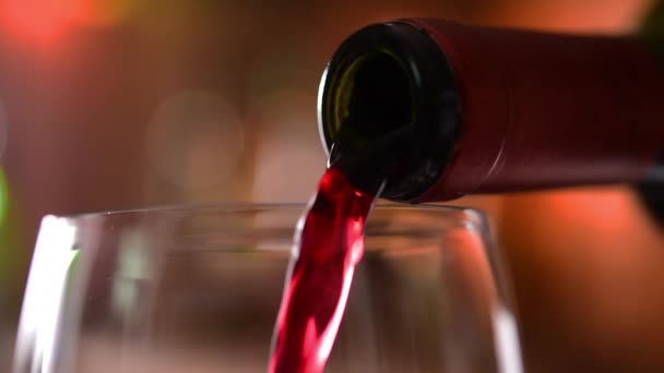 Closeup Footage Red Wine Pouring Glass — Stok video