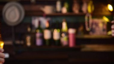 Barda bira şişesi kızartıyorlar..