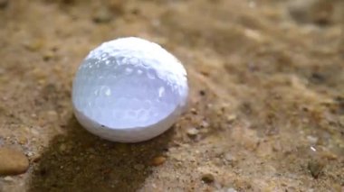  Golf topu su tehlike içinde