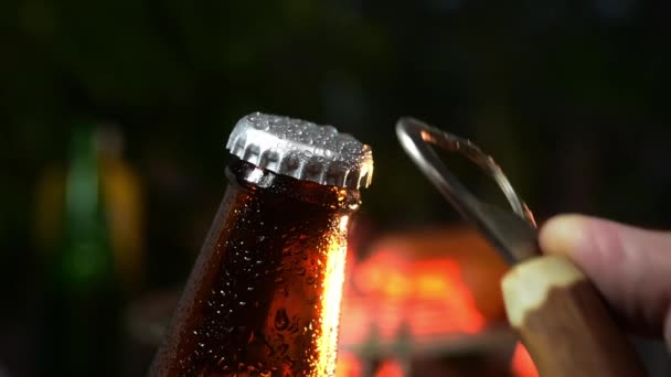 Footage Opening Beer Bottle Bar Cue Grill Background — Wideo stockowe