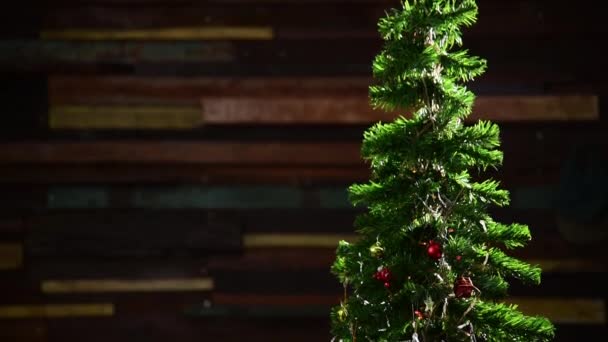Luz Brillante Inclinación Del Árbol Navidad Hacia Abajo — Vídeos de Stock
