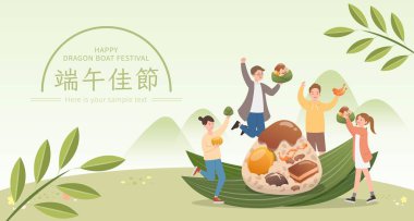 Ejderha Teknesi Festivali için geleneksel Çin yemeği olan mutlu insanlar: Zongzi, bambu yapraklarına sarılmış glutinous pilavı, Çince çeviri: ejderha botu festivali