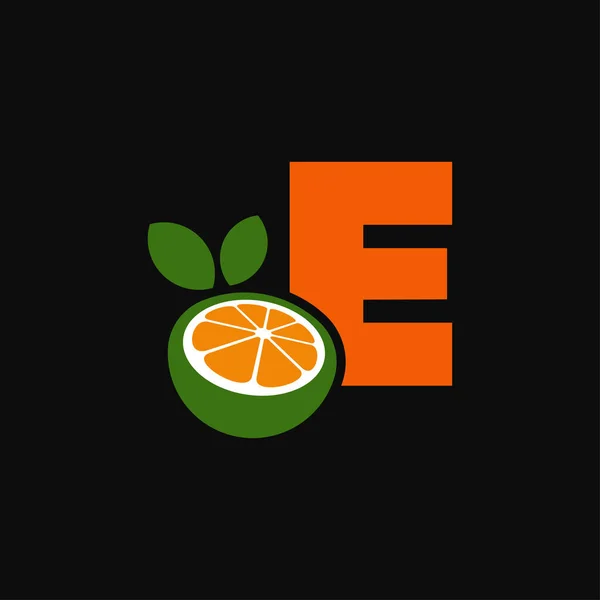 オレンジフルーツロゴベクトルコンセプト要素を持つ初期文字E 有機オレンジと文字Eのロゴ — ストックベクタ