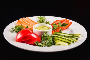 Karışık sebze ve sos.