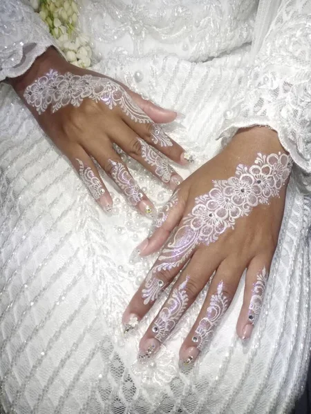 Close Das Mãos Noiva Com Buquê Casamento — Fotografia de Stock