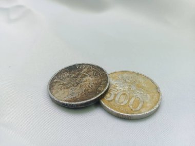 Bozuk para yığınını kapat