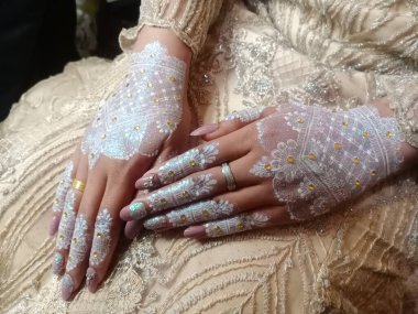 Alyanslar kadınların elinde.