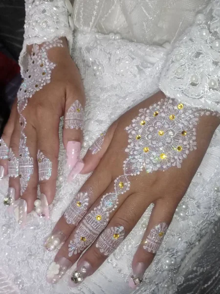 Anillos Boda Las Manos Una Mujer — Foto de Stock