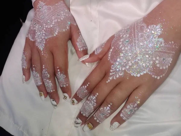 Closeup Female Hands Veil Her Hand — Stock Photo, Image