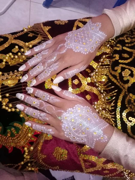 Henna Mehndi Female Hand Closeup Indian Couple Ththailand Bali Indonesia — стоковое фото