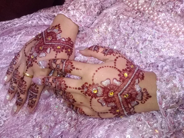 Красива Весільна Сукня Квітами — стокове фото