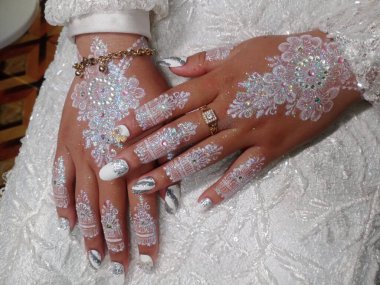 beyaz alyanslar ve gelin