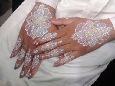 Alyanslar kadınların elinde.