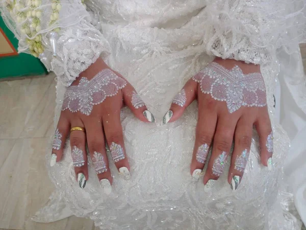 Alyans, yakın çekim