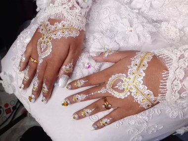 Güzel kınalar düğün gününde