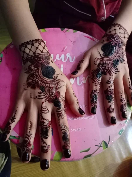 Mooie Henna Tattoo Een Klei Pak — Stockfoto