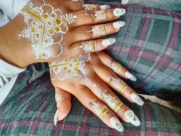 Female Hands Diamond Hand Her Face — Stock Photo, Image