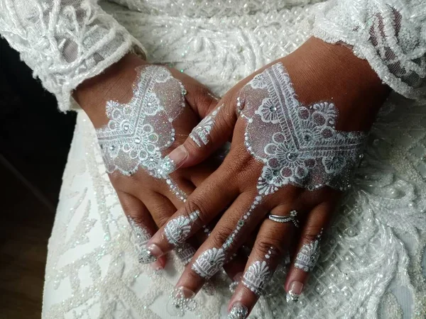 Menyasszonyi Ruha Menyasszony Egy Fehér Kanapén Divat Stílus — Stock Fotó