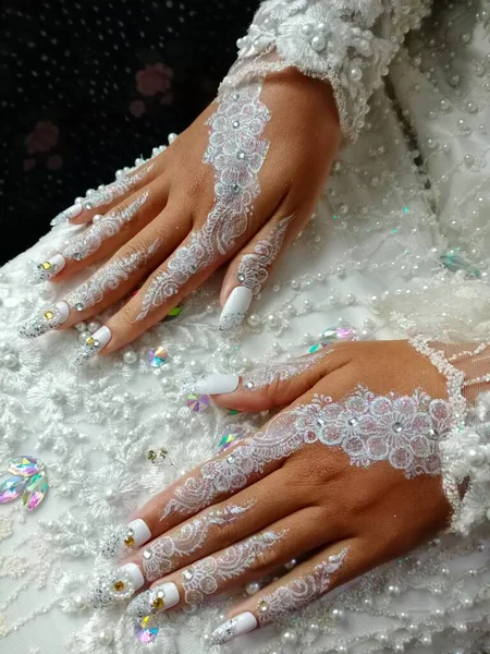 Vista Próxima Bela Mulher Jovem Sexy Com Manicure Elegante Estúdio — Fotografia de Stock