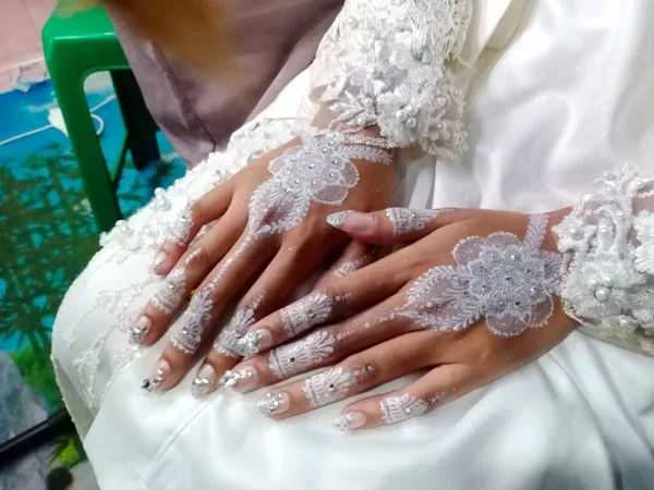 Жених Невеста Обручальными Кольцами — стоковое фото