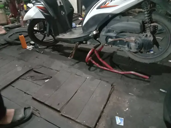 Eski ve kirli bir araç