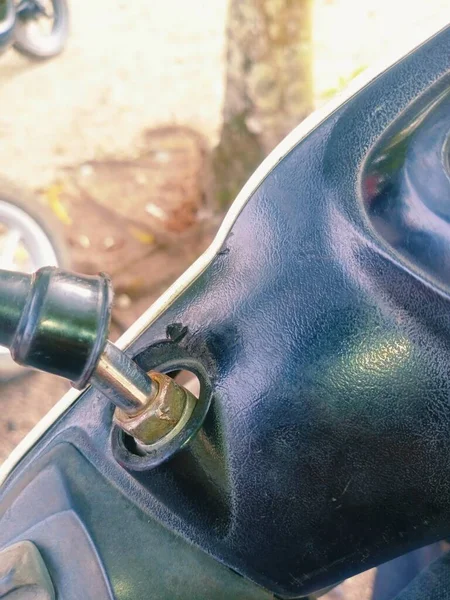 Parktaki motosikleti kapat.