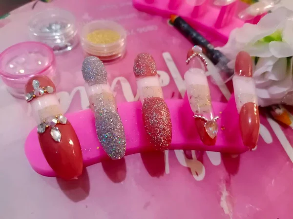 güzel mücevherler, moda, güzellik, kozmetik, tırnak, pedikür, manikür, aksesuarlar, boncuklar, küpeler