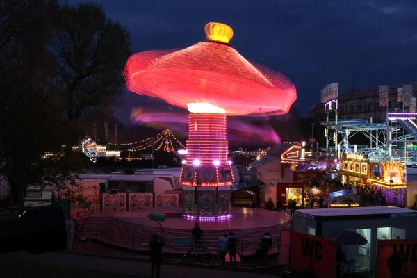 2022 Nuremberg Halk Festivali Geceleyin Yapılan Çok Etkileyici Işık Gösterileri — Stok fotoğraf