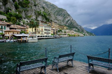 Yaz rüyası: İtalya 'daki Garda Gölü' nde tatil - huzurlu doğa ve İtalyan ambiyansı her geziyi eşsiz kılıyor. Dramatik bulutlar, şiddetli fırtınalar, bol güneş ve muhteşem gün batımları - bunların hepsi Garda Gölü 'nde bulunabilir ve unutulmaz..