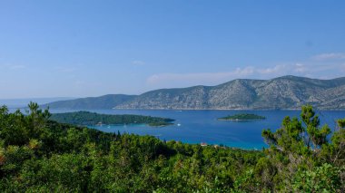 Yaz rüyası: İtalya 'daki Garda Gölü' nde tatil - huzurlu doğa ve İtalyan ambiyansı her geziyi eşsiz kılıyor. Dramatik bulutlar, şiddetli fırtınalar, bol güneş ve muhteşem gün batımları - bunların hepsi Garda Gölü 'nde bulunabilir ve unutulmaz..