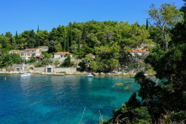 Yaz rüyası: İtalya 'daki Garda Gölü' nde tatil - huzurlu doğa ve İtalyan ambiyansı her geziyi eşsiz kılıyor. Dramatik bulutlar, şiddetli fırtınalar, bol güneş ve muhteşem gün batımları - bunların hepsi Garda Gölü 'nde bulunabilir ve unutulmaz..
