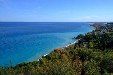 Yaz rüyası: İtalya 'daki Garda Gölü' nde tatil - huzurlu doğa ve İtalyan ambiyansı her geziyi eşsiz kılıyor. Dramatik bulutlar, şiddetli fırtınalar, bol güneş ve muhteşem gün batımları - bunların hepsi Garda Gölü 'nde bulunabilir ve unutulmaz..