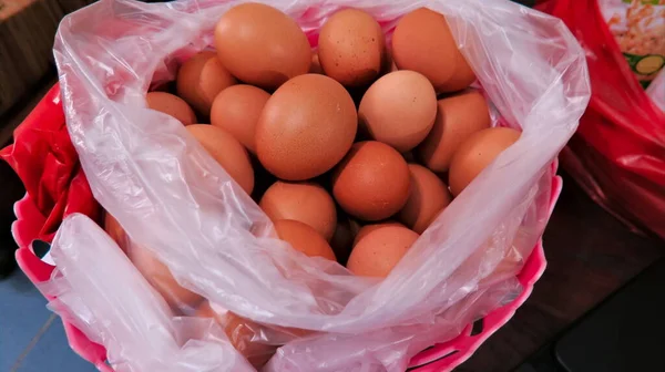 Csirke Tojás Műanyag Tartályban Élelmiszer Koncepció Gazdaság — Stock Fotó