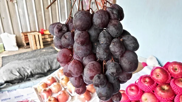 stopped by a fruit shop and saw some dark purple ripe grapes