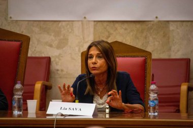 Palermo Başsavcısı Lia Sava, Palermo Adliyesi Aula Magna 'da ANM konferansında.