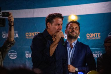 M5 'lerin başkanı ve eski başbakan Giuseppe Conte, 17 Eylül 2022' de Verdi Meydanı 'nda Palermo' da düzenlenen mitingde.