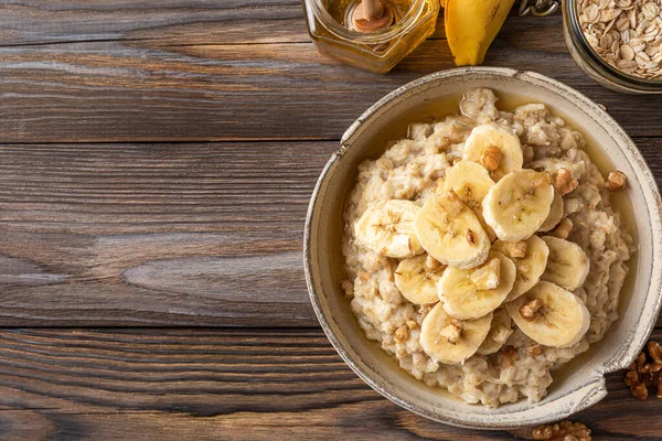 Plátano Nueces Avena Miel Tazón Sobre Una Mesa Rústica Madera —  Fotos de Stock