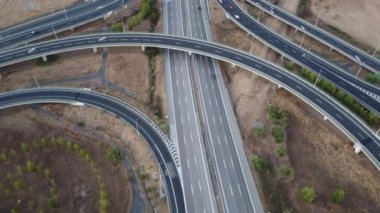 İHA görüntüleri otoyol kavşağında. Yüksek kalite 4k görüntü 