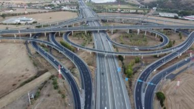 İHA görüntüleri otoyol kavşağında. Yüksek kalite 4k görüntü 