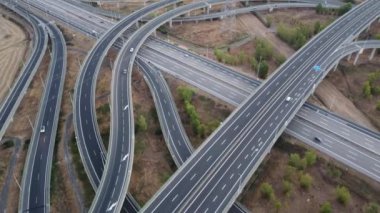 İHA görüntüleri otoyol kavşağında. Yüksek kalite 4k görüntü 