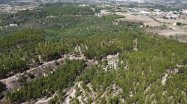 İnsansız hava aracı Portekiz kırsalında ağaçlar ve yollarla vuruldu