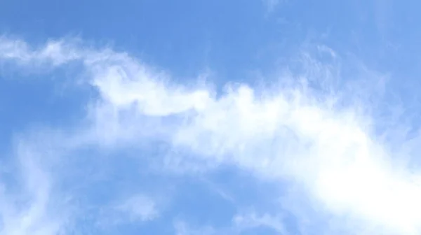 美しい空と白い雲 — ストック写真