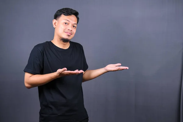 Omuzlarını Silken Asyalı Genç Bir Portre Konsepti Bilmiyorum Vücut Dili — Stok fotoğraf