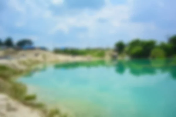 夏天的湖面背景模糊 绿松石自然的概念 — 图库照片