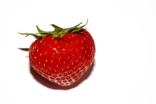 Frische Leckere Erdbeere Isoliert Auf Weißem Hintergrund Hochwertiges Foto — Stockfoto